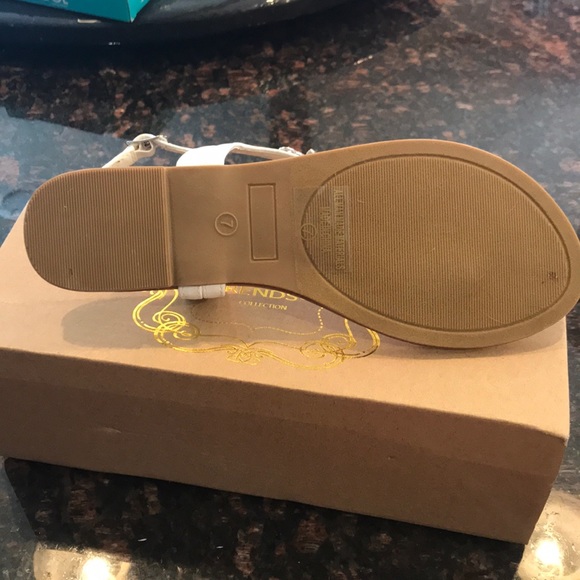 Gorgeous in the box sandals. Great for a bride - Picture 3 of 4